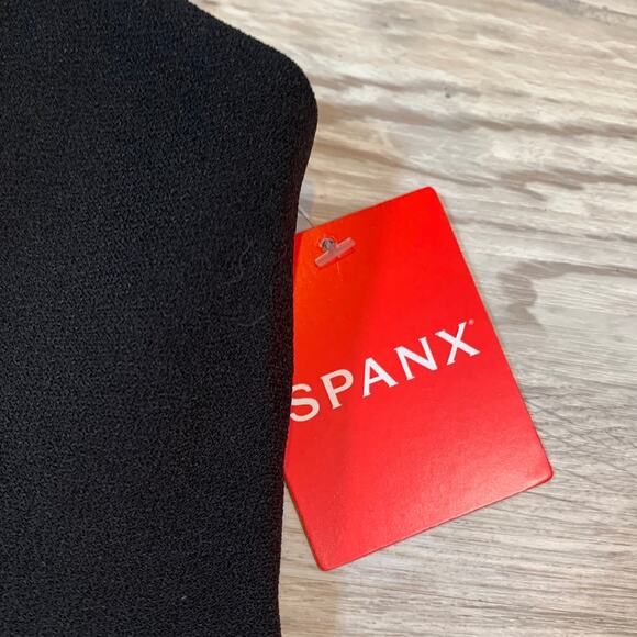 NWT Spanx Reversible Cami Black Crepe Satin Tank Top Medium Date Night Staple - Picture 3 of 9